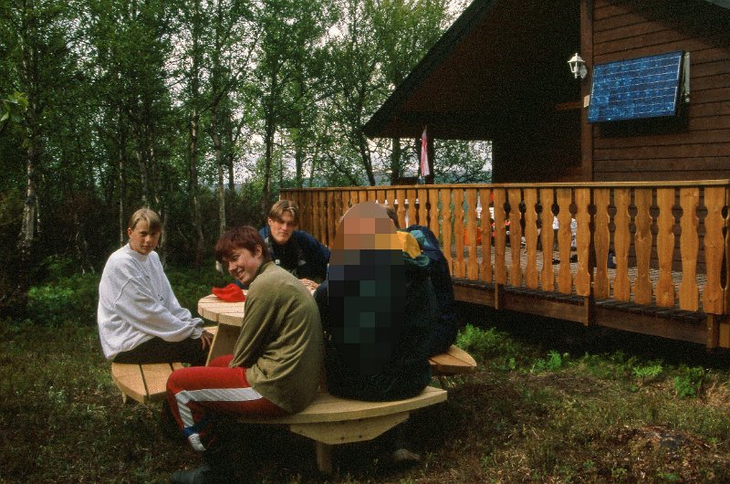 241_08.jpg - Nymontert utemøblement på Briskhaugen ble innviet denne helga.