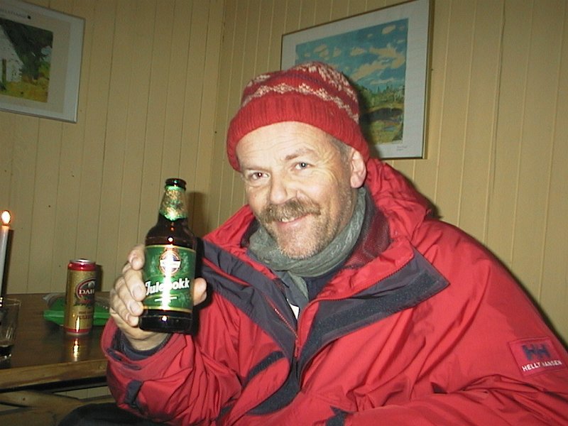 AUT_1653.JPG - Godkjent!, er Bergul Dag sin dom over  Ringnes Julebokk anno 1999