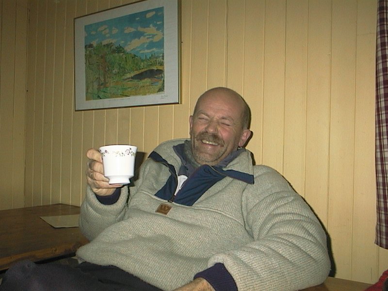 AUT_1656.JPG - Ein kainn bli flirfoill tå kaffe óg sjø, sei 'n Bergul Dag