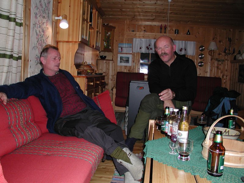 EPSN0003.JPG - Gjestebergul Jan Rynning og Bergul Dag  i salongen på Briskhaugen