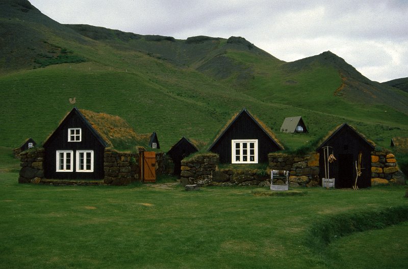 Runmag_152.jpg - Folkemuseet ved Skogar på Sør-Island