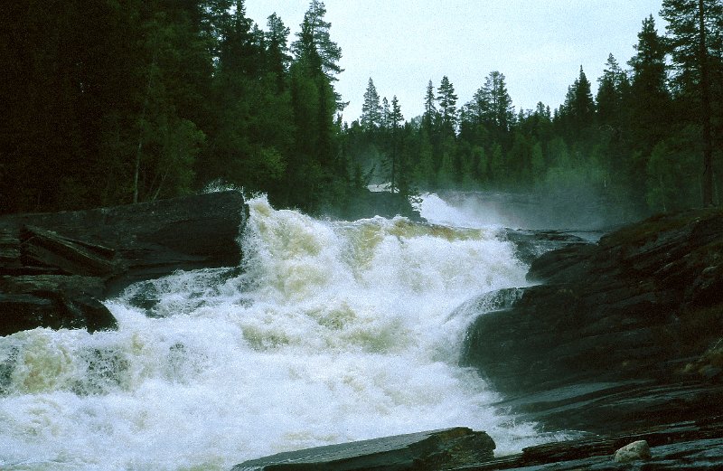 280_01.jpg - Mye vannkarft som "går til spille" her. Men derfor blir det et mektig skue å se på
