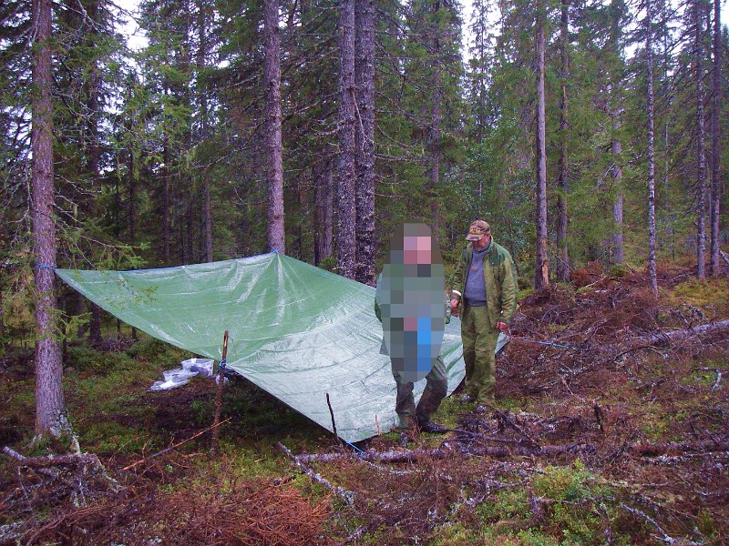 Imgp1851.jpg - En presenning gjorde nytten som gapahuk