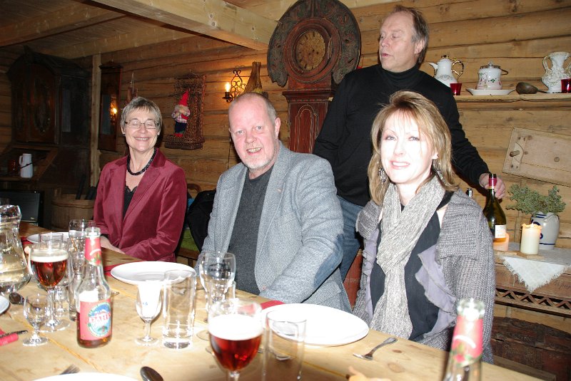 IMGP5804.JPG - Bergul Roger flankert av et par Bergulhustruer